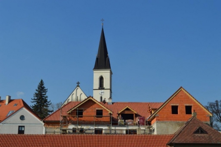 Kovářova 39 – rekonstrukce budovy s kostelem Kovářova 39 - rekonstrukce budovy s kostelem